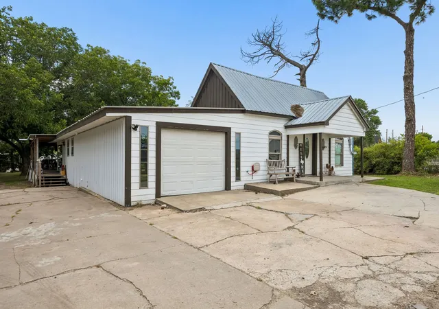 Photo 2 of Single family home for sale at 4294 Fm 36 S, Caddo Mills, TX 75135 | MLS# 21325389 | Listing updated on 2026-10-03
