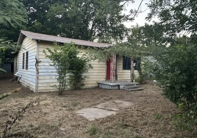 Photo 1 of Sale Pending at 659 Neomi Ave, Dallas, TX 75217 | MLS# 21329416 | Listing updated on 2026-08-02