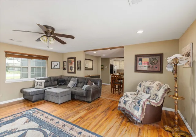 Photo 3 of Single family home for sale at 304 N Victor St, Comanche, TX 76442 | MLS# 21316563 | Listing updated on 2026-09-08