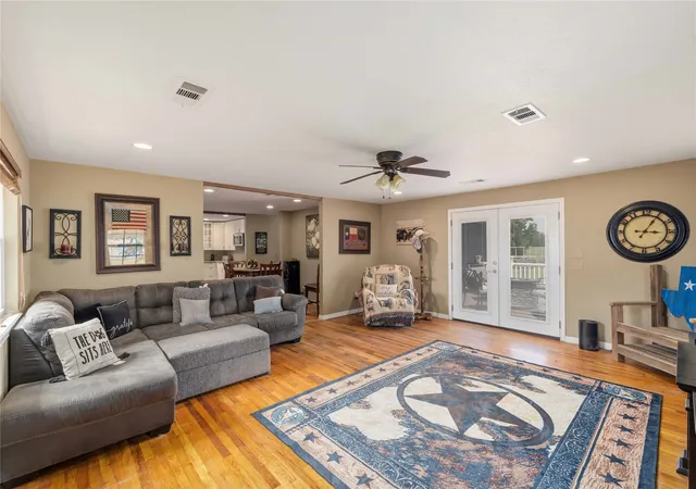 Photo 3 of Single family home for sale at 304 N Victor St, Comanche, TX 76442 | MLS# 21316563 | Listing updated on 2026-09-08