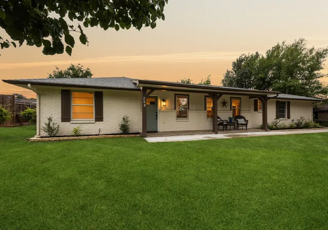 Photo 2 of Single family home for sale at 208 E 7th St, Prosper, TX 75078 | MLS# 21319505 | Listing updated on 2026-09-13