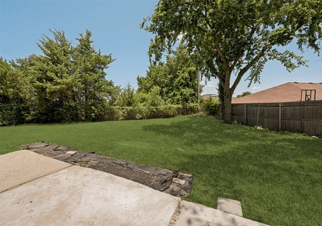 Photo 15 of Single family home for sale at 705 Bluebonnet Dr, Cedar Hill, TX 75104 | MLS# 21329601 | Listing updated on 2026-10-05