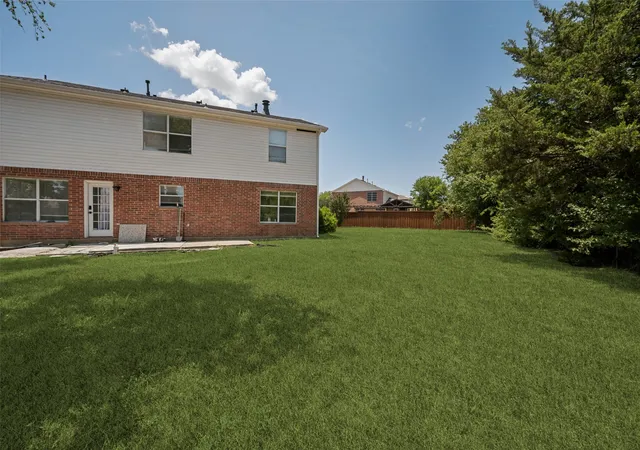 Photo 2 of Single family home for sale at 705 Bluebonnet Dr, Cedar Hill, TX 75104 | MLS# 21329601 | Listing updated on 2026-10-05