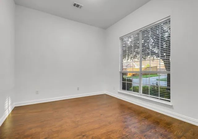 Photo 4 of Single family home for sale at 1194 Maple Ridge Wy, Murphy, TX 75094 | MLS# 21329525 | Listing updated on 2026-09-09