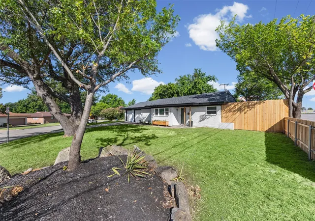 Single family home for sale at 7000 Overhill Rd, Fort Worth, TX 76116 | MLS# 21328726