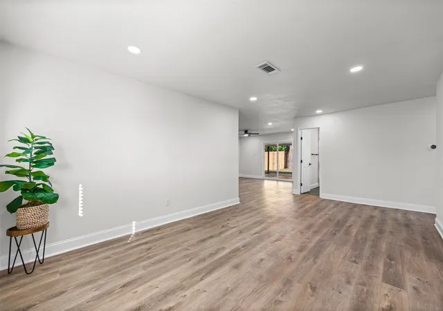 Photo 3 of Single family home for sale at 7000 Overhill Rd, Fort Worth, TX 76116 | MLS# 21328726 | Listing updated on 2026-09-11