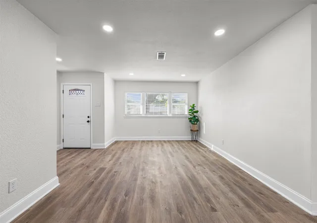 Photo 4 of Single family home for sale at 7000 Overhill Rd, Fort Worth, TX 76116 | MLS# 21328726 | Listing updated on 2026-09-11
