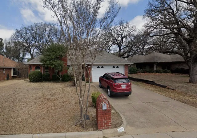 Photo 1 of Sale Pending at 2123 Turf Club Dr, Arlington, TX 76017 | MLS# 21329666 | Listing updated on 2026-07-28
