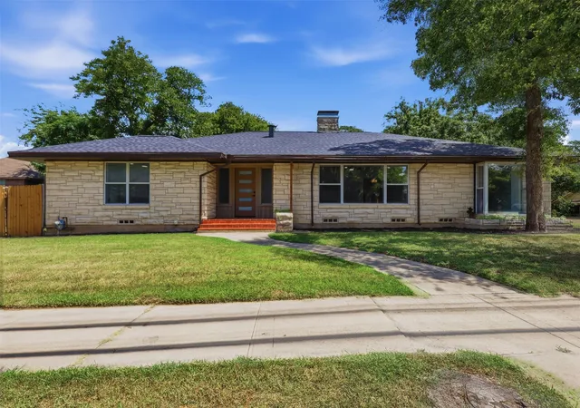 Photo 1 of Single family home for sale at 1170 W Frey St, Stephenville, TX 76401 | MLS# 21327459 | Listing updated on 2026-09-18