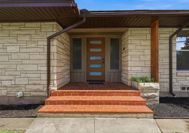 Photo 2 of Single family home for sale at 1170 W Frey St, Stephenville, TX 76401 | MLS# 21327459 | Listing updated on 2026-09-18