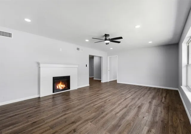 Photo 3 of Single family home for sale at 1170 W Frey St, Stephenville, TX 76401 | MLS# 21327459 | Listing updated on 2026-09-18
