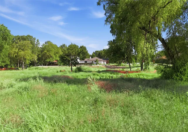 Photo 3 of Land for sale at 1214 Oakwood Trl, Southlake, TX 76092 | MLS# 21329371 | Listing updated on 2026-09-08