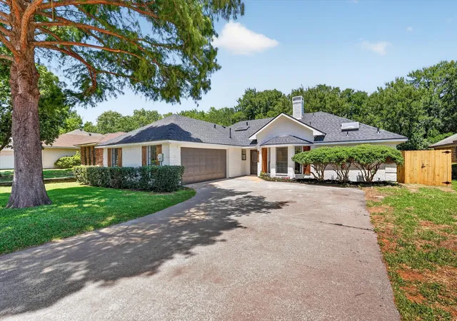 Photo 1 of Sale Pending at 3913 Scott Dr, Rowlett, TX 75088 | MLS# 21329588 | Listing updated on 2026-07-28