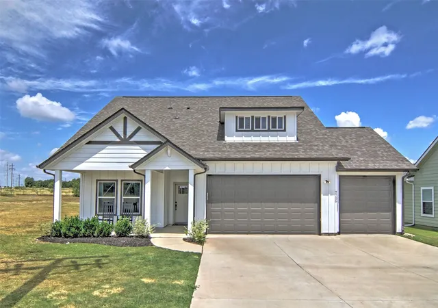 Photo 1 of Single family home for sale at 7206 Treaty Oaks Blvd, Granbury, TX 76048 | MLS# 21320603 | Listing updated on 2026-09-13