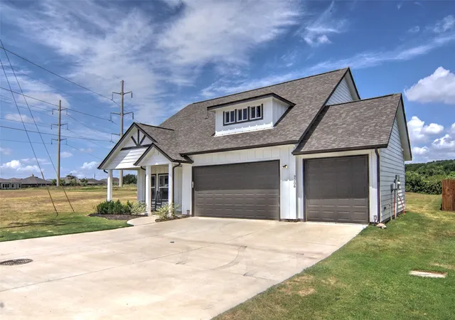 Photo 3 of Single family home for sale at 7206 Treaty Oaks Blvd, Granbury, TX 76048 | MLS# 21320603 | Listing updated on 2026-09-13