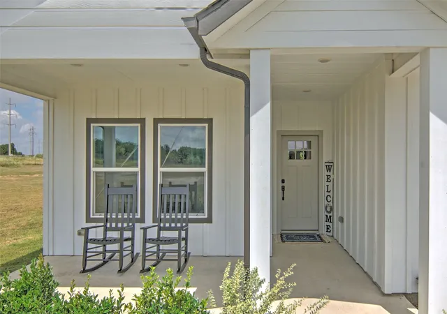 Photo 3 of Single family home for sale at 7206 Treaty Oaks Blvd, Granbury, TX 76048 | MLS# 21320603 | Listing updated on 2026-09-13
