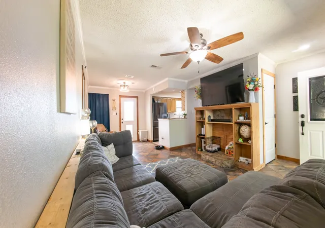 Photo 3 of Single family home for sale at 109 S Shaw St, Whitewright, TX 75491 | MLS# 21328653 | Listing updated on 2026-09-23
