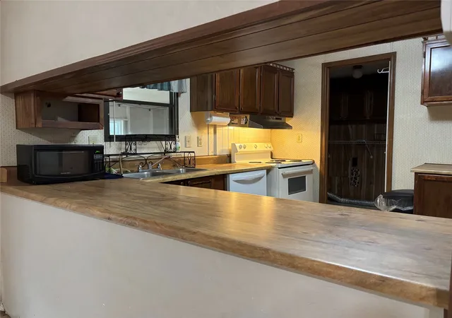 Photo 3 of Sale Pending at 6955 Alvin York Ln, Shreveport, LA 71107 | MLS# 21329223 | Listing updated on 2026-09-09