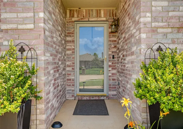 Photo 2 of Single family home for sale at 8909 Glen Falls Ln, Denton, TX 76210 | MLS# 21329484 | Listing updated on 2026-09-14