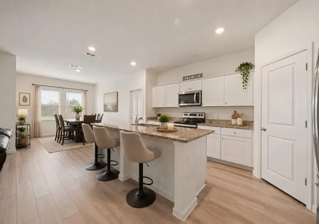 Photo 1 of Single family home for sale at 8 Glen Crossings Rd, Fort Worth, TX 76134 | MLS# 21329522 | Listing updated on 2026-09-14
