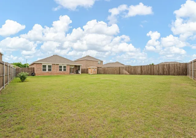 Photo 3 of Single family home for sale at 8 Glen Crossings Rd, Fort Worth, TX 76134 | MLS# 21329522 | Listing updated on 2026-09-14
