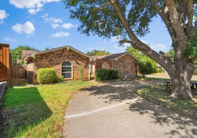 Photo 2 of Single family home for sale at 1801 Tameria Dr, Irving, TX 75060 | MLS# 21330003 | Listing updated on 2026-09-14
