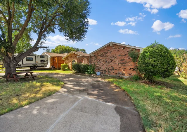 Photo 3 of Single family home for sale at 1801 Tameria Dr, Irving, TX 75060 | MLS# 21330003 | Listing updated on 2026-09-14