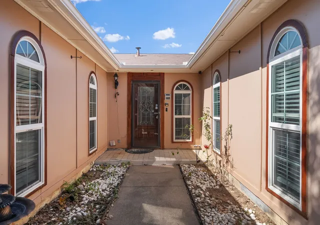 Photo 4 of Single family home for sale at 1801 Tameria Dr, Irving, TX 75060 | MLS# 21330003 | Listing updated on 2026-09-14