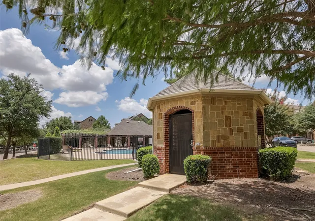 Photo 33 of Townhouse for sale at 1429 Fox Run Dr, Irving, TX 75063 | MLS# 21326608 | Listing updated on 2026-09-11