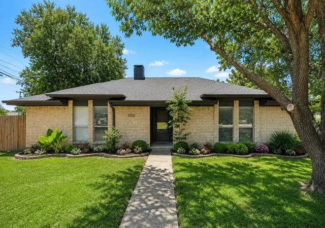 Photo 2 of Single family home for sale at 1002 Kingston Dr, Lewisville, TX 75067 | MLS# 21330012 | Listing updated on 2026-07-31