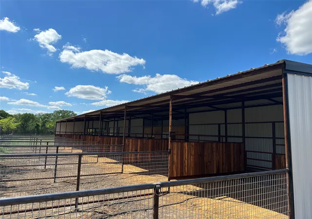 Photo 4 of Single family home for sale at 711 County Road 701, Cleburne, TX 76031 | MLS# 21329665 | Listing updated on 2026-09-09