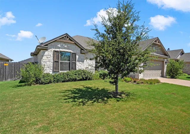 Photo 2 of Single family home for sale at 10025 Wildberry Dr, Woodway, TX 76712 | MLS# 21329444 | Listing updated on 2026-09-13