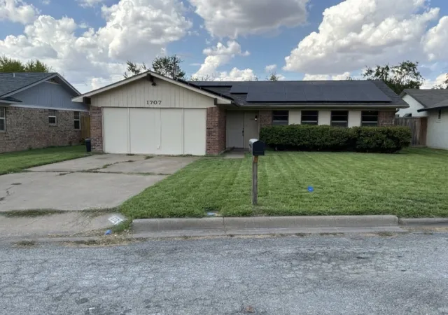 Photo 1 of Single family home for sale at 1707 15th St, Mineral Wells, TX 76067 | MLS# 21330182 | Listing updated on 2026-09-14