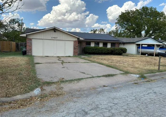 Photo 2 of Single family home for sale at 1707 15th St, Mineral Wells, TX 76067 | MLS# 21330182 | Listing updated on 2026-09-14