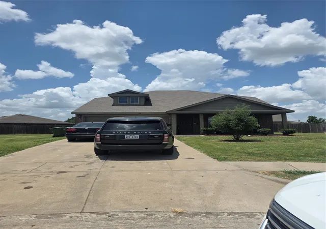Photo 1 of Single family home for sale at 2803 Aberdeen Dr, Seagoville, TX 75159 | MLS# 21330252 | Listing updated on 2026-08-01