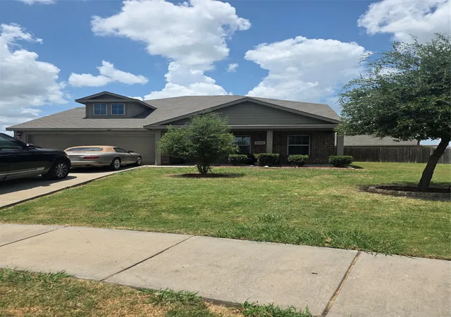 Photo 2 of Single family home for sale at 2803 Aberdeen Dr, Seagoville, TX 75159 | MLS# 21330252 | Listing updated on 2026-08-01