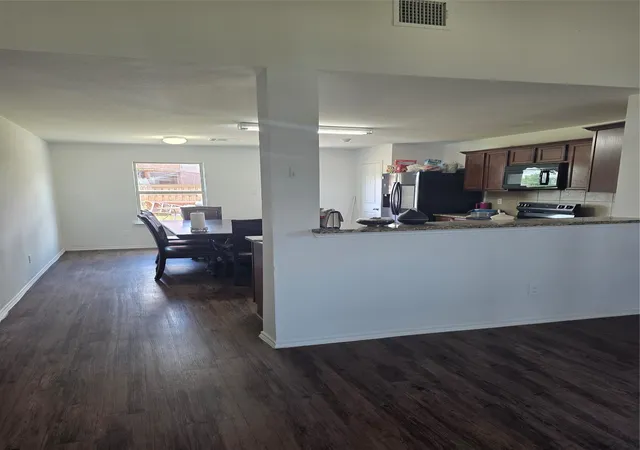Photo 4 of Single family home for sale at 2803 Aberdeen Dr, Seagoville, TX 75159 | MLS# 21330252 | Listing updated on 2026-08-01