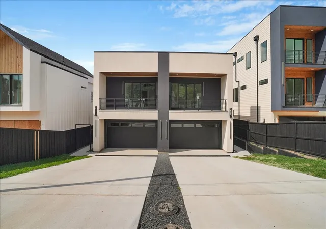 Photo 1 of Single family home for sale at 1825 Pollard St, Dallas, TX 75208 | MLS# 21330264 | Listing updated on 2026-09-14