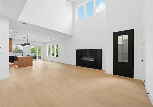Photo 3 of Single family home for sale at 1825 Pollard St, Dallas, TX 75208 | MLS# 21330264 | Listing updated on 2026-09-14