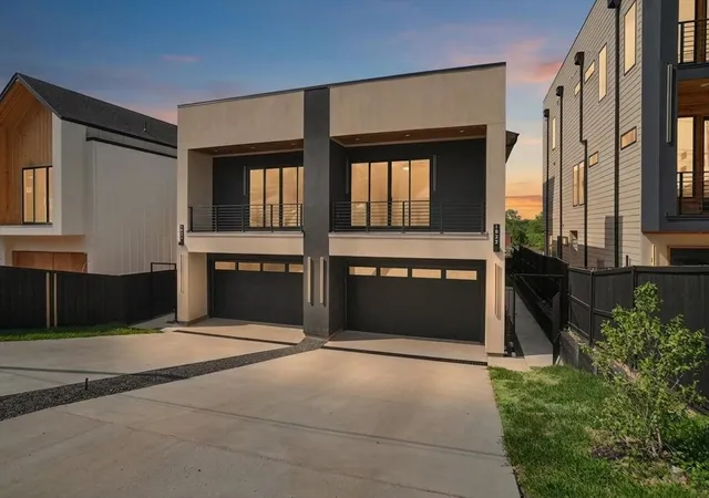 Single family home for sale at 1827 Pollard St, Dallas, TX 75208 | MLS# 21330267