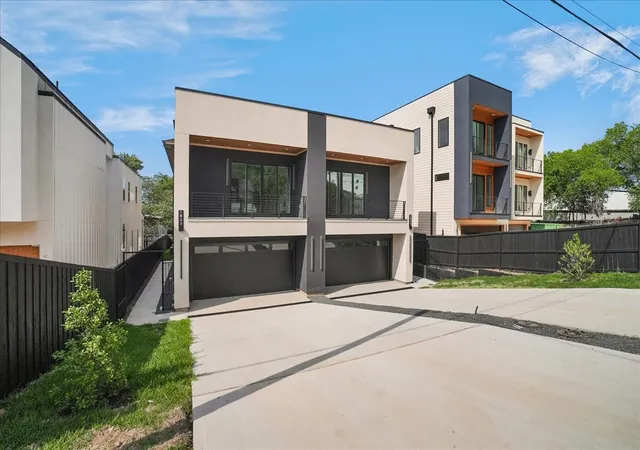 Photo 3 of Single family home for sale at 1827 Pollard St, Dallas, TX 75208 | MLS# 21330267 | Listing updated on 2026-09-14