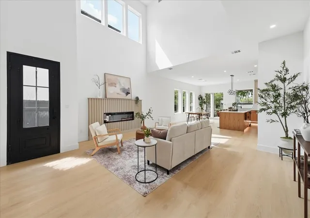 Photo 3 of Single family home for sale at 1827 Pollard St, Dallas, TX 75208 | MLS# 21330267 | Listing updated on 2026-09-14