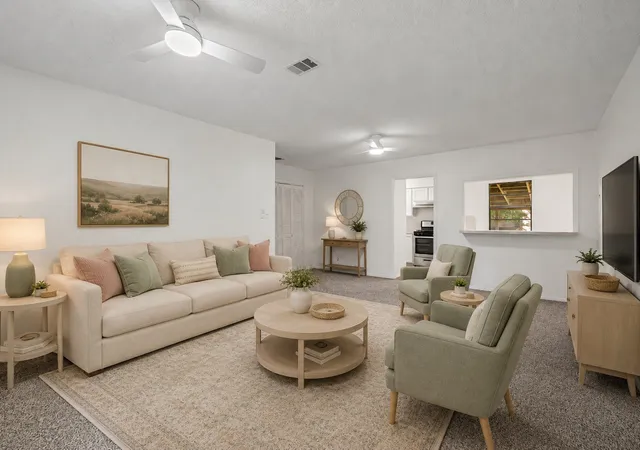 Photo 3 of Sale Pending at 1915 Westover Ct, Arlington, TX 76015 | MLS# 21330334 | Listing updated on 2026-09-11