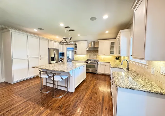 Photo 2 of Sale Pending at 6343 Del Norte Ln, Dallas, TX 75225 | MLS# 21329171 | Listing updated on 2026-09-08