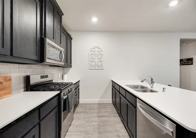 Photo 4 of Single family home for sale at 7009 Windmill St, Aubrey, TX 76227 | MLS# 21330179 | Listing updated on 2026-10-01