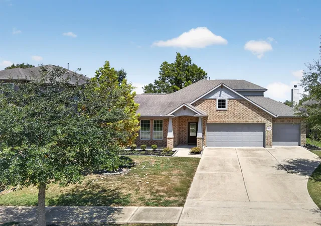 Photo 1 of Single family home for sale at 114 Woodridge Xing, Clute, TX 77531 | MLS# 21329344 | Listing updated on 2026-09-08