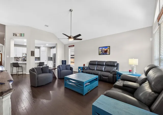 Photo 4 of Single family home for sale at 114 Woodridge Xing, Clute, TX 77531 | MLS# 21329344 | Listing updated on 2026-09-08