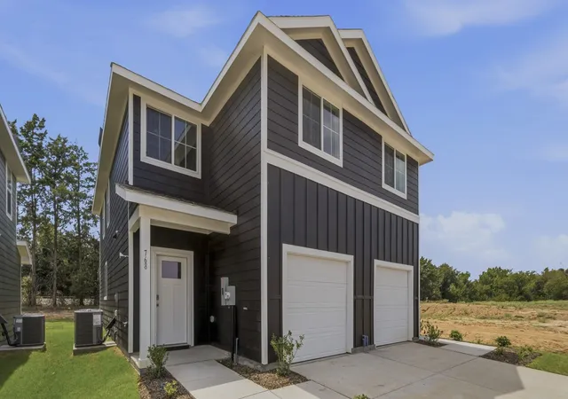 Photo 1 of Townhouse for sale at 768 Stonewood Dr, Sulphur Springs, TX 75482 | MLS# 21330461 | Listing updated on 2026-09-11