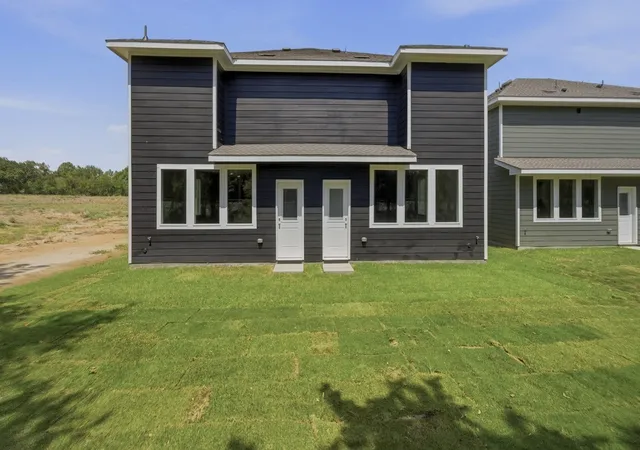 Photo 2 of Townhouse for sale at 768 Stonewood Dr, Sulphur Springs, TX 75482 | MLS# 21330461 | Listing updated on 2026-09-11