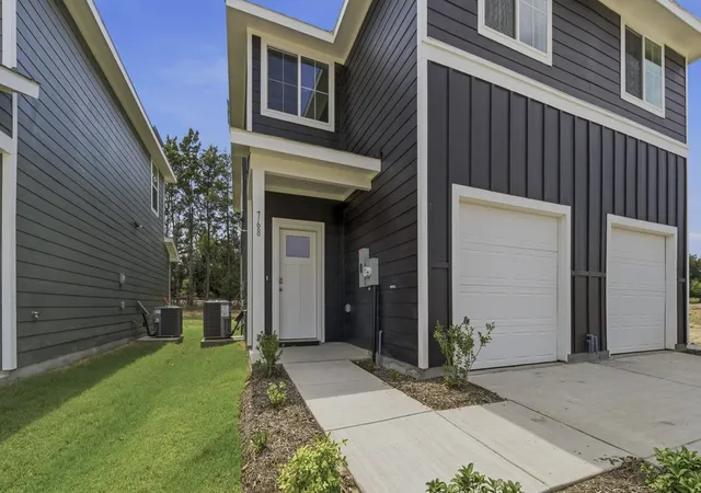 Photo 3 of Townhouse for sale at 768 Stonewood Dr, Sulphur Springs, TX 75482 | MLS# 21330461 | Listing updated on 2026-09-11